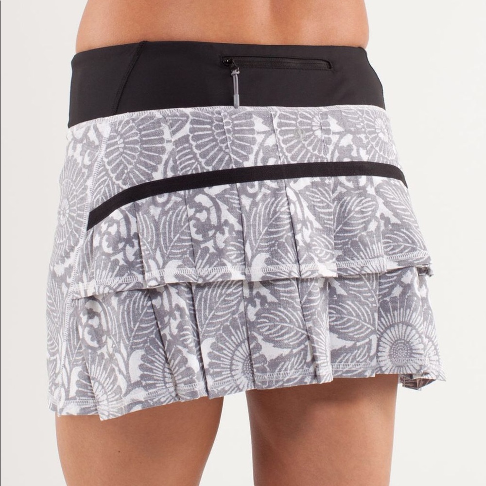 Lululemon Pacesetter Skirt, size 6